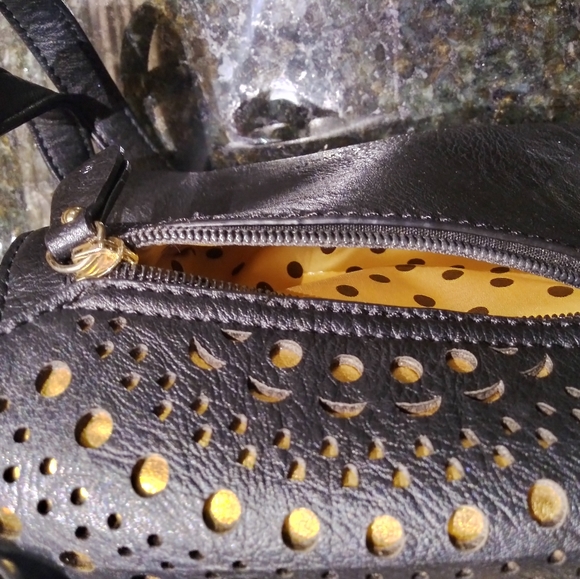 Crossbody - Picture 6 of 9